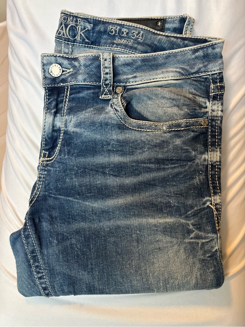 Buckle Black Women's Skinny Jeans in Faded Blue Wash 31 Long